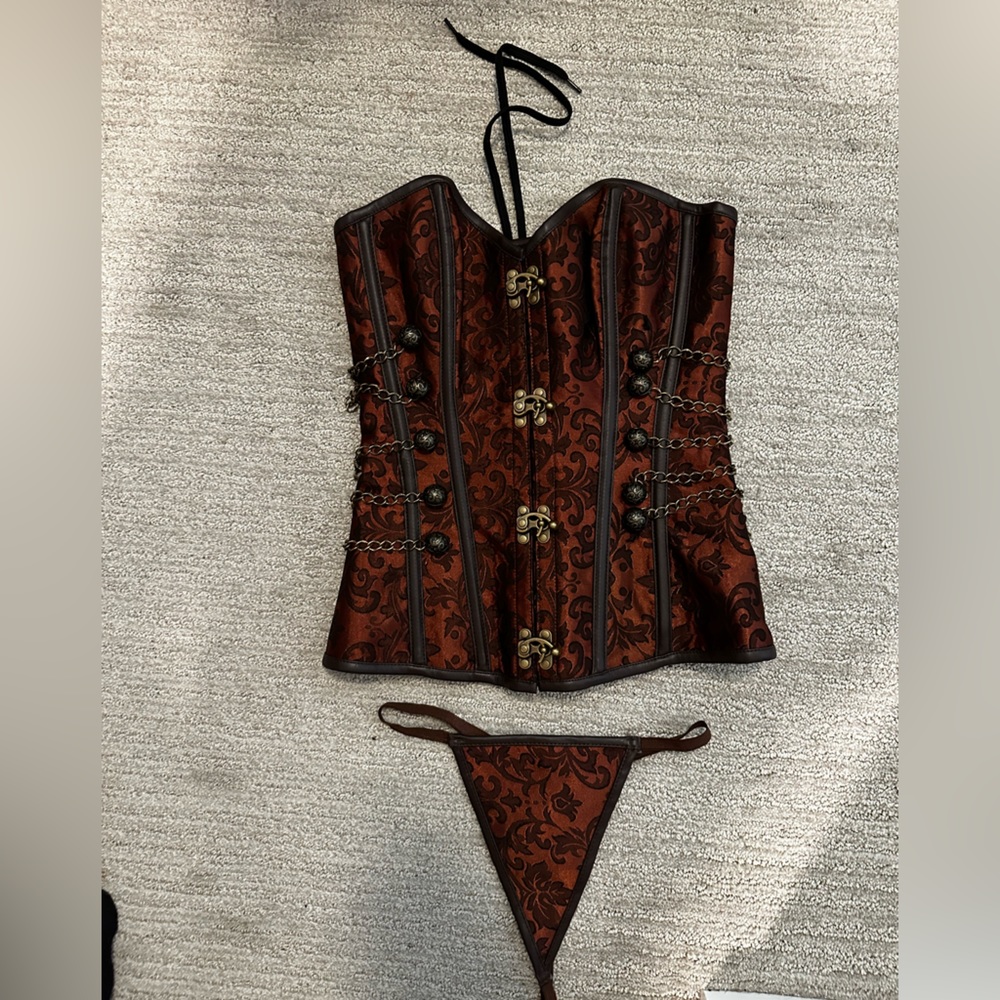 Corset - Picture 1 of 2